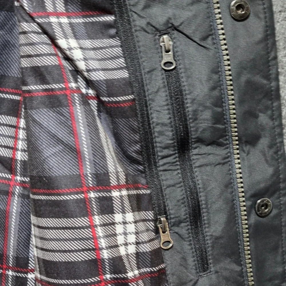 NWT Roots73 Traillake Insulated Vest Grey Smoke DRW Logo Button / Zipper